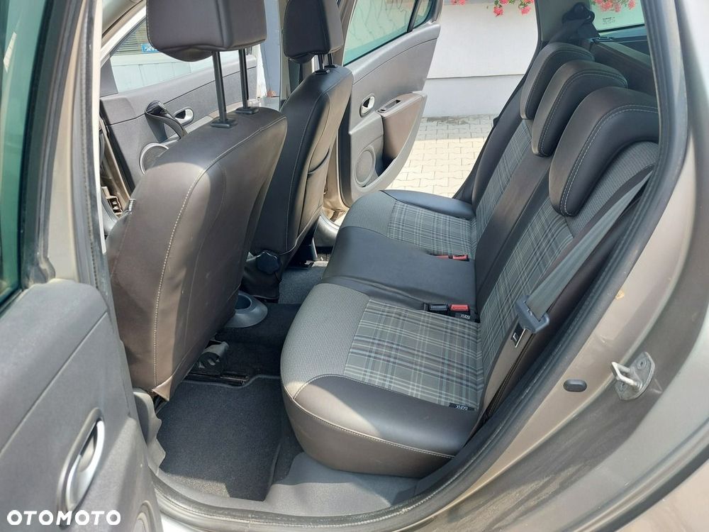 Renault Clio - 11