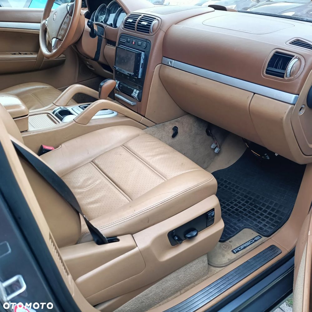 Porsche Cayenne - 18