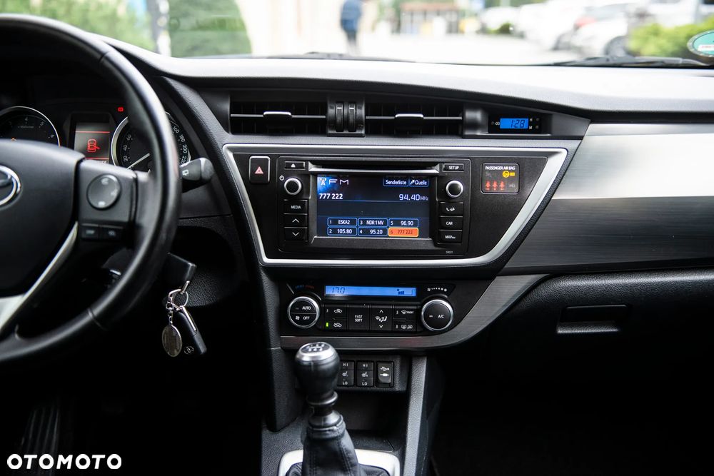Toyota Auris 1.6 Valvematic Executive - 28