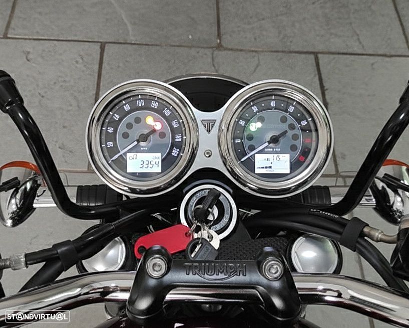 Triumph Bonneville - 3