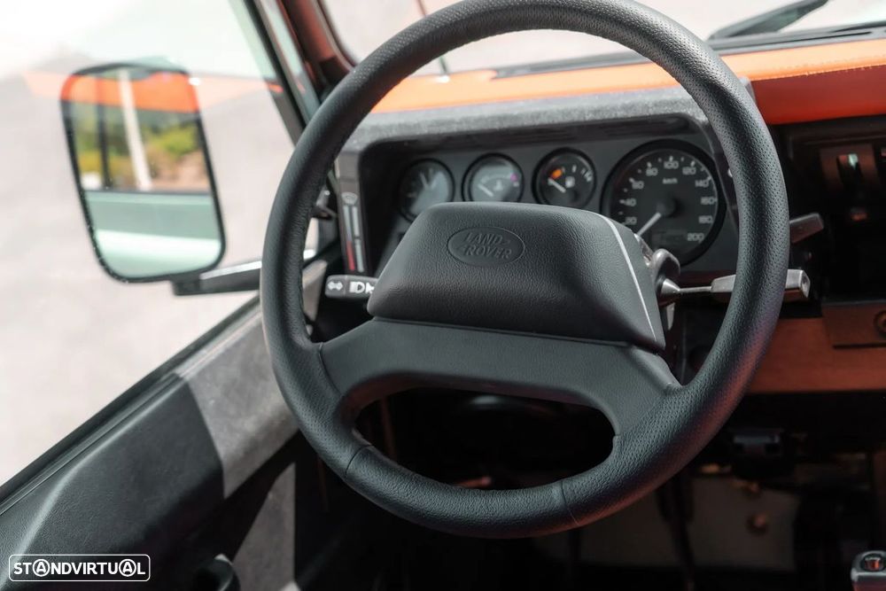 Land Rover Defender - 12