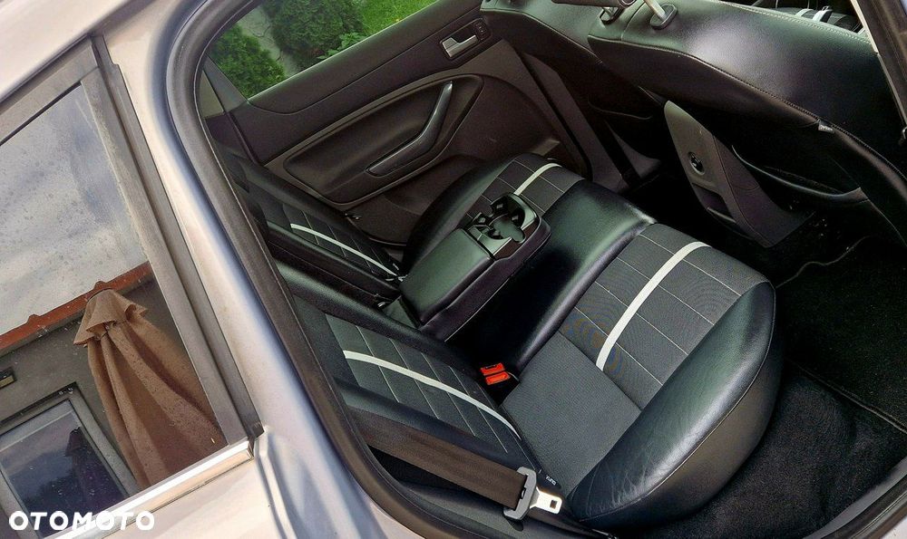 Ford Kuga 2.0 TDCi 4x4 Titanium - 12