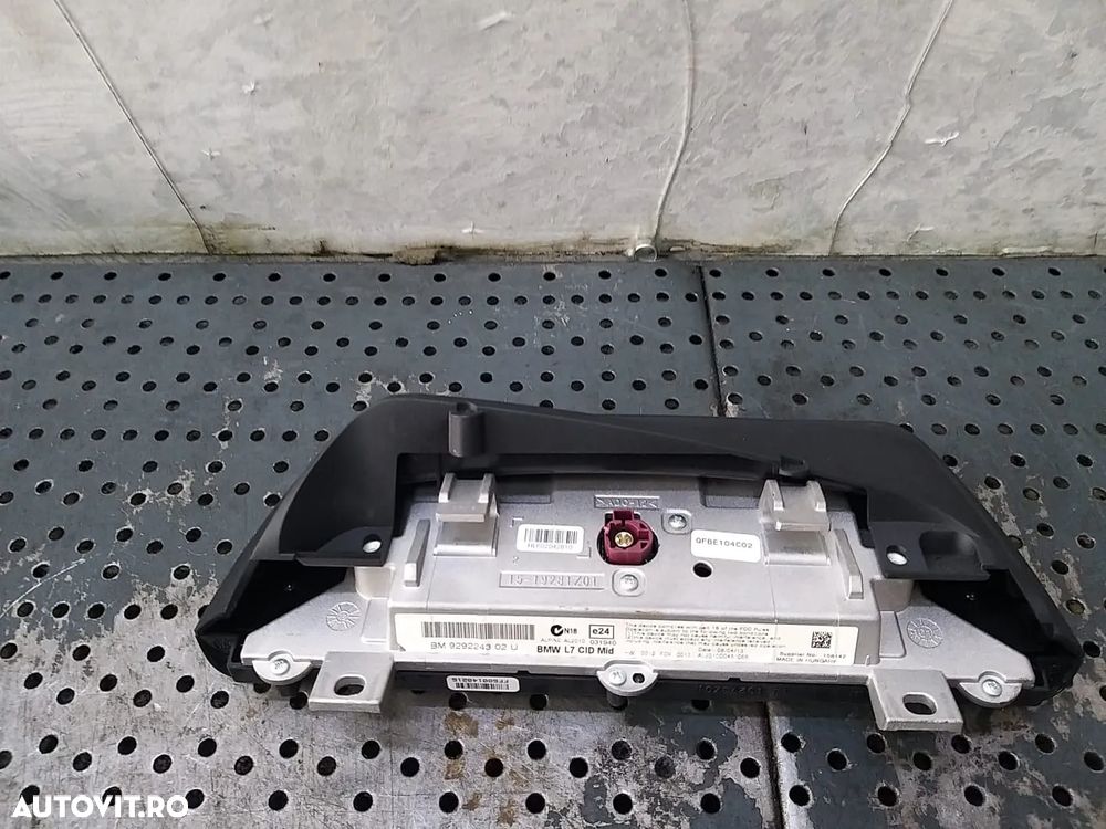 Display navigatie bmw seria 1 f20 f21 929224302u prezinta fisura - 2