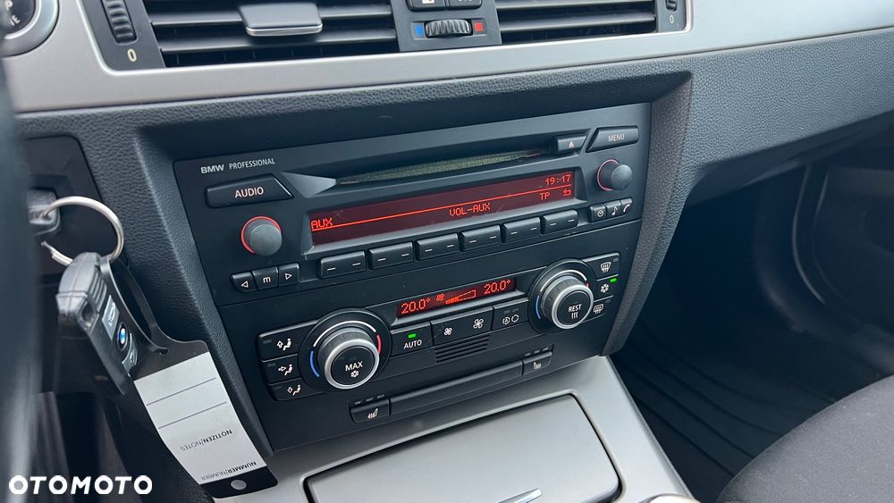 BMW Seria 3 320i - 35