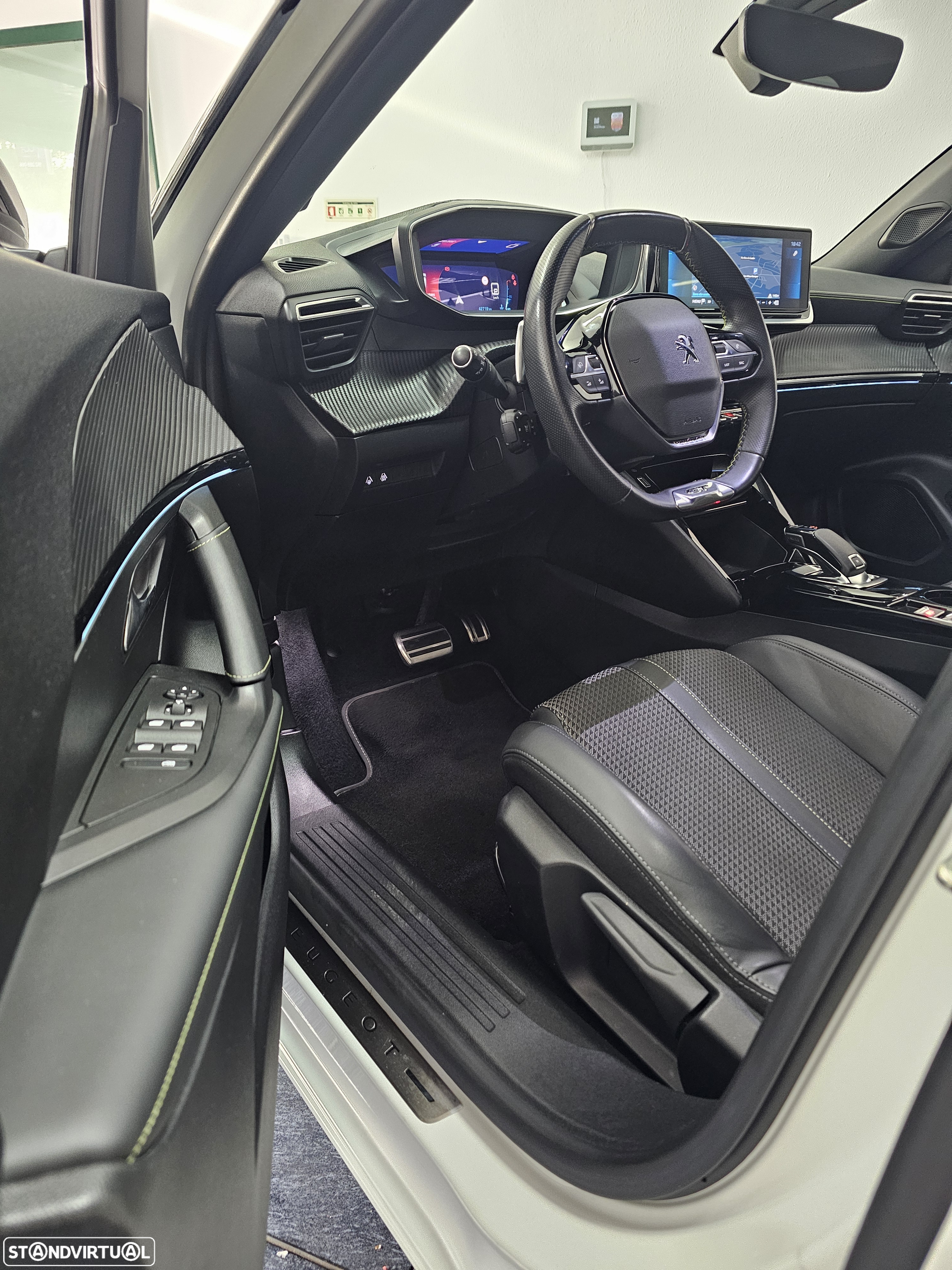 Peugeot 2008 BlueHDi 130 EAT8 GT Pack - 8