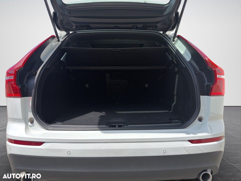 Volvo XC 60 B5 AWD Momentum Pro - 11