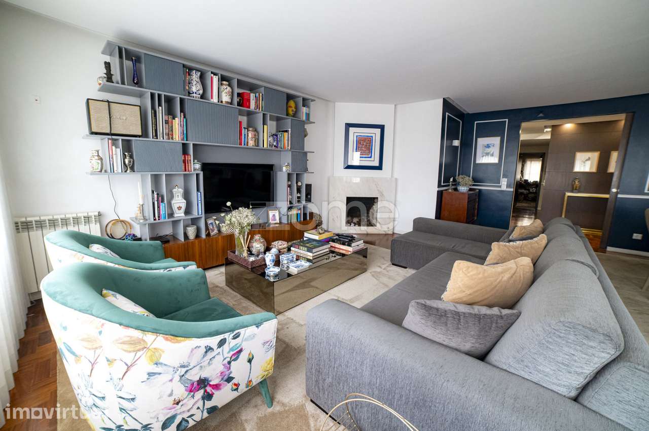 T4 Exclusivo | Totalmente Remodelado | Junto à Avenida da Boavista - Grande imagem: 2/28