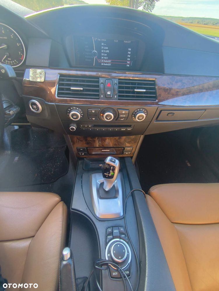 BMW Seria 5 535i xDrive - 14