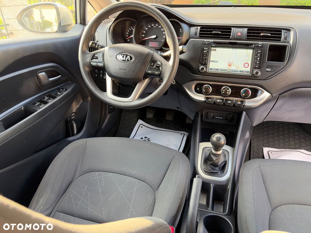 Kia Rio 1.2 L - 5