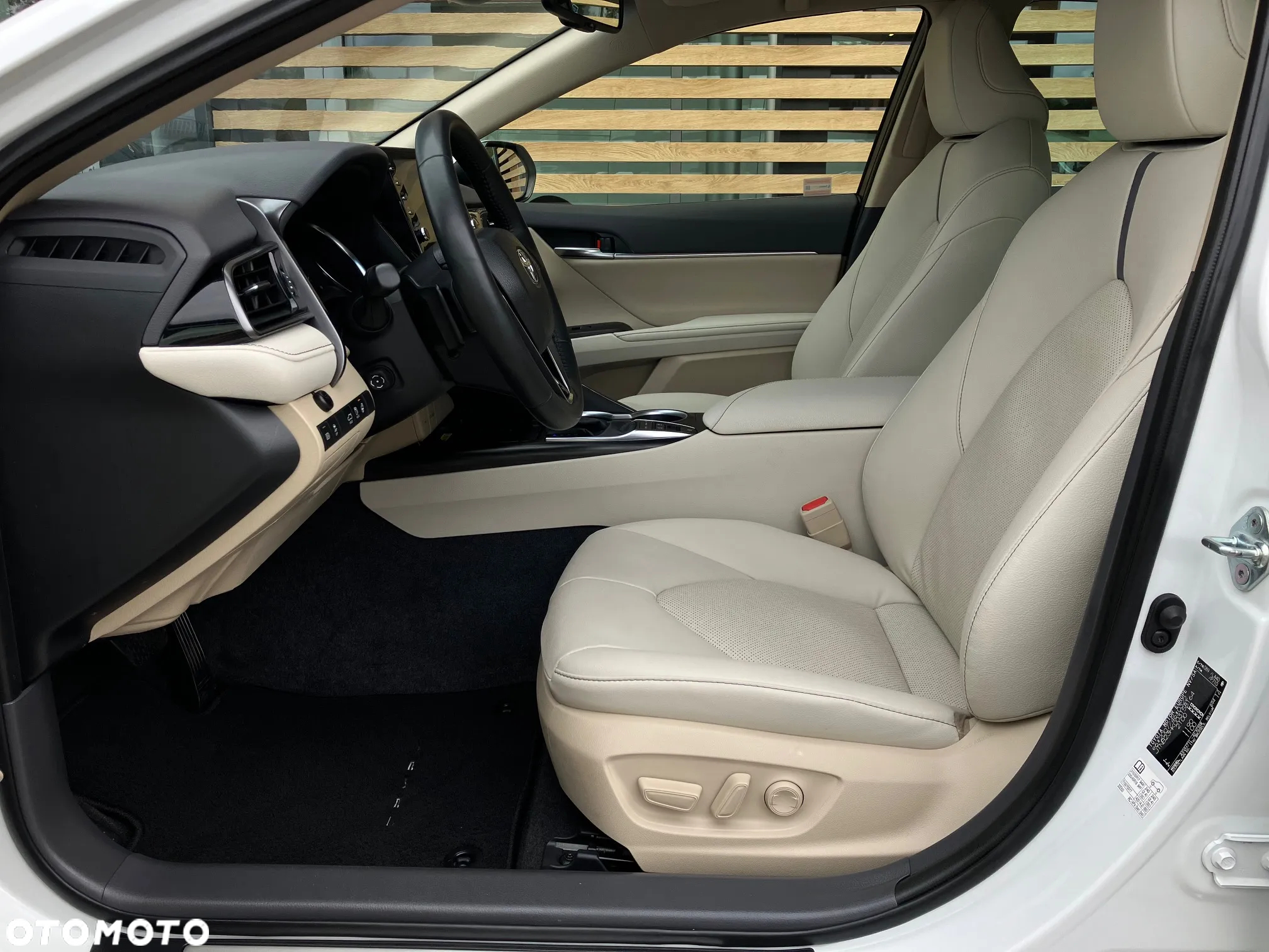 Toyota Camry 2.5 Hybrid Executive CVT - 35
