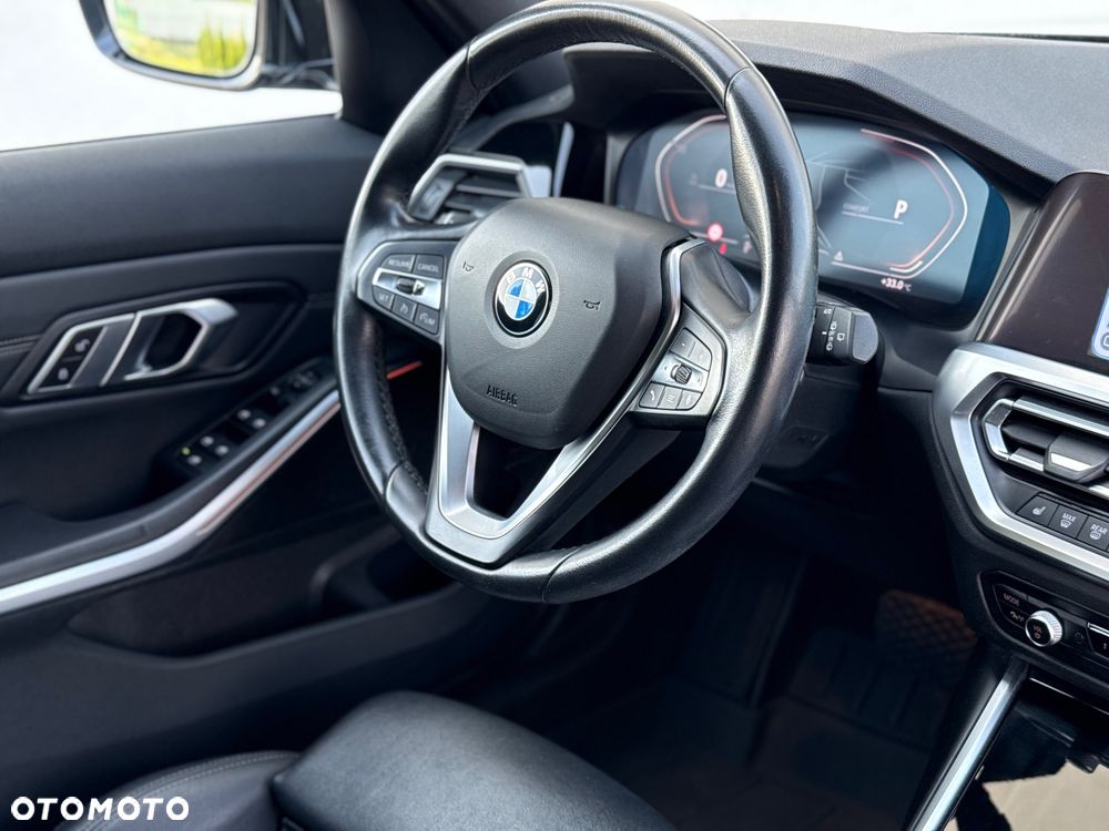 BMW Seria 3 320d Edition Luxury Line Purity - 32