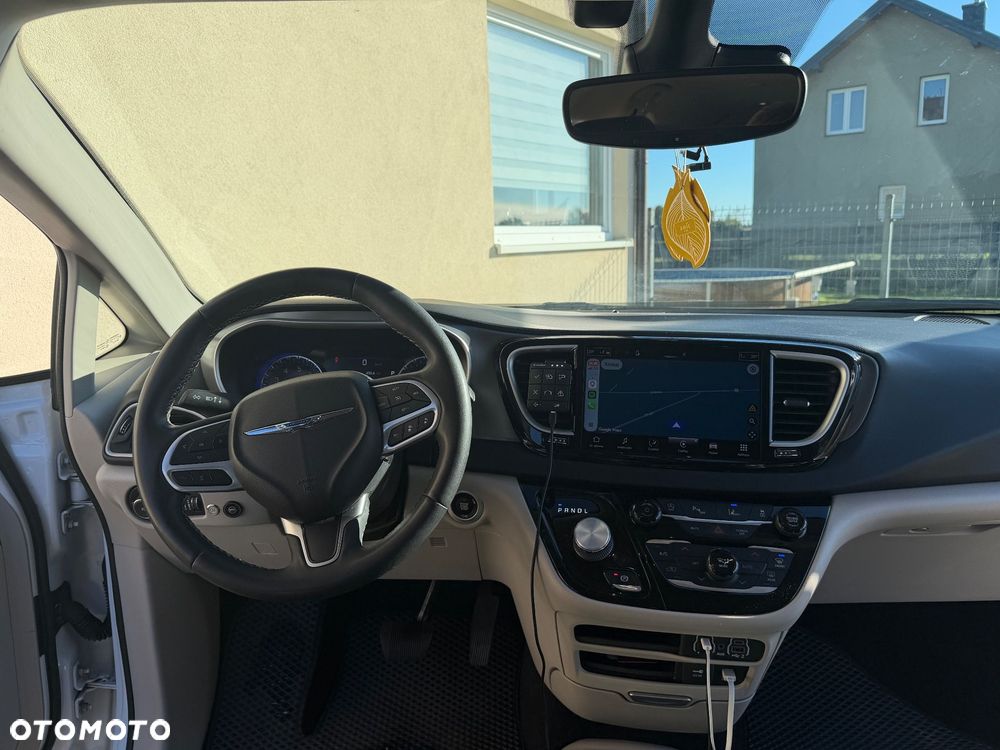Chrysler Pacifica - 17