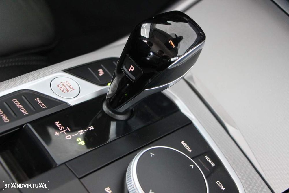 BMW 320 d Auto - 11