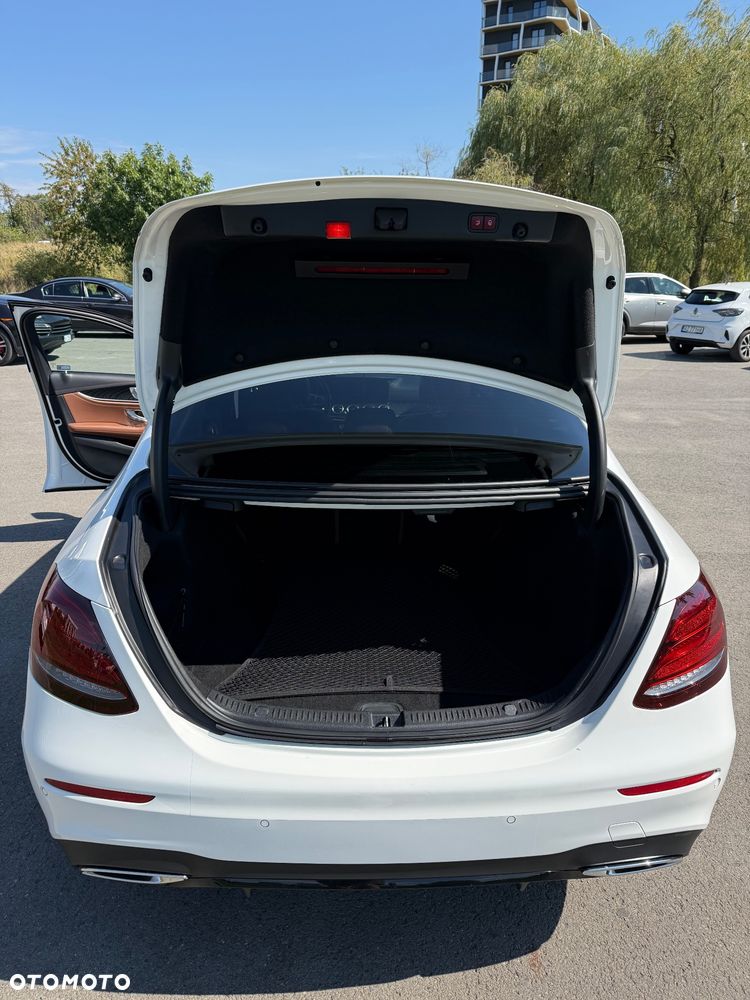 Mercedes-Benz Klasa E 220 d 4-Matic 9G-TRONIC - 12
