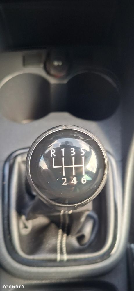 Volkswagen Polo 1.2 TSI MATCH - 34