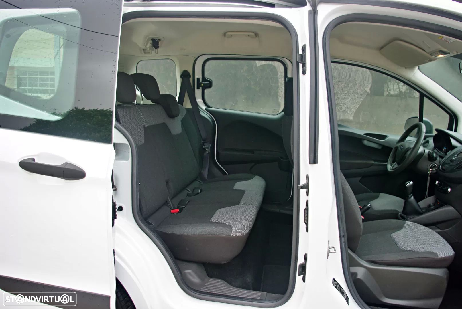 Ford Tourneo Courier 1.5 TDCi Ambiente - 20
