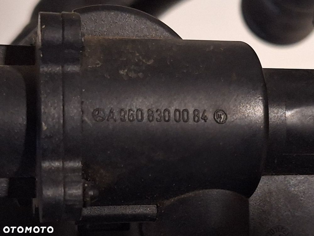 Mercedes-Benz Actros Zawór obejściowy nagrzewnicy wąż A9608300084 - 4