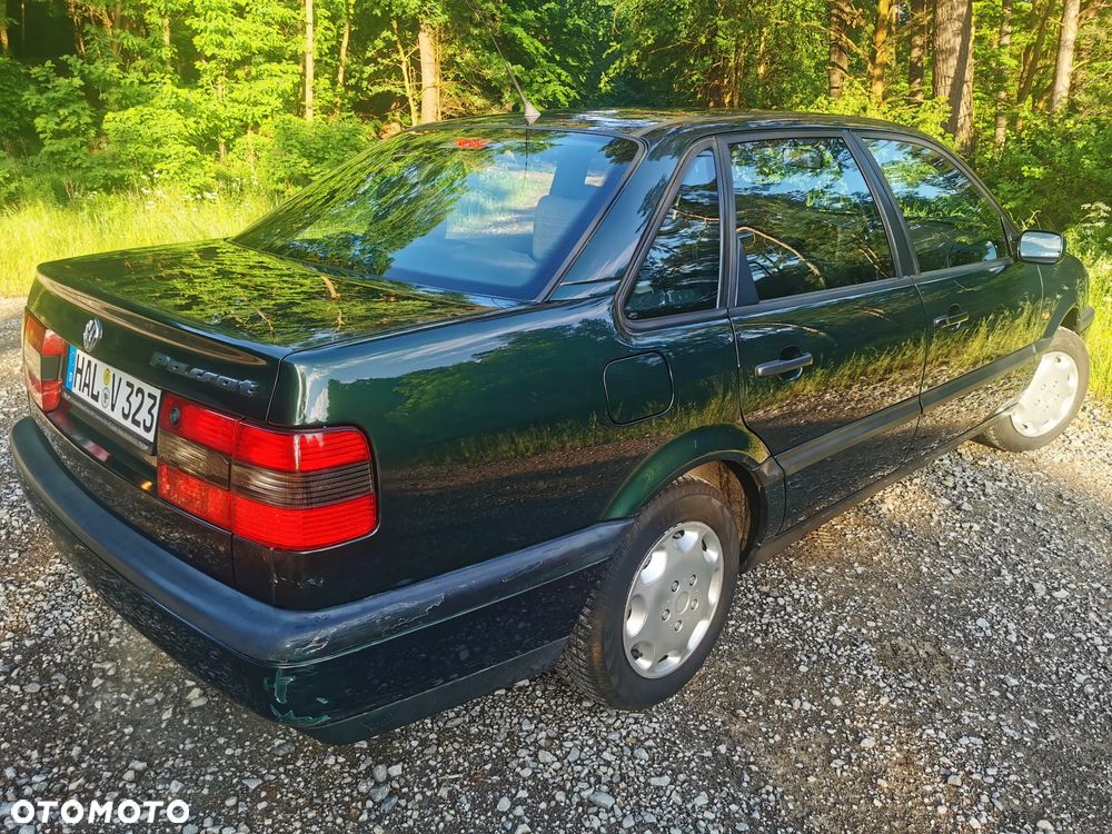 Volkswagen Passat 1.8 GL - 21