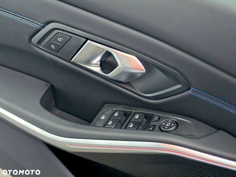 BMW Seria 3 320i xDrive M Sport - 25