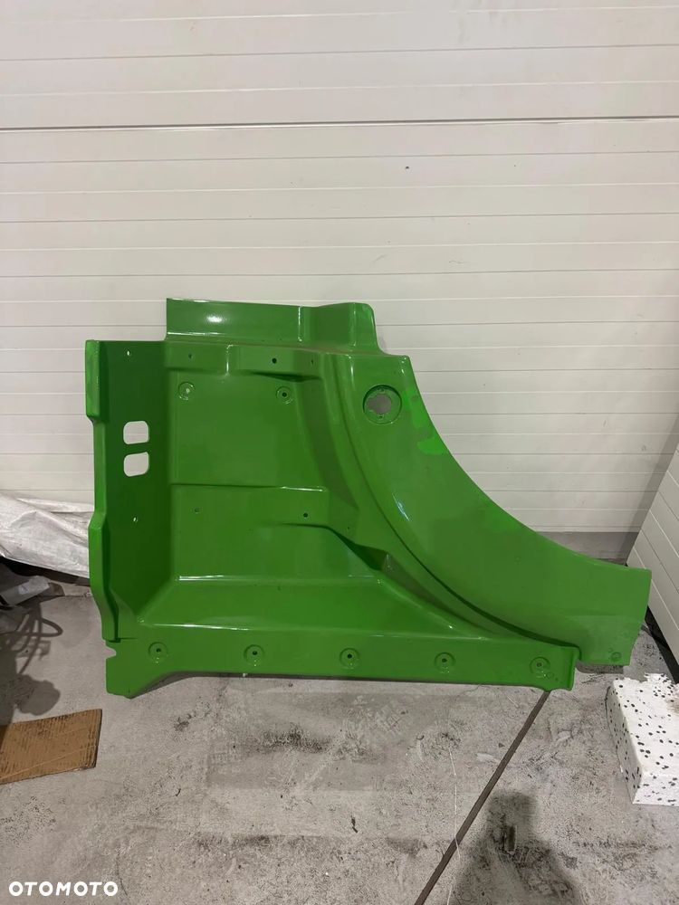 Osłona słupka  RH MAN TGX oryginał 81.62410-0200 - 3