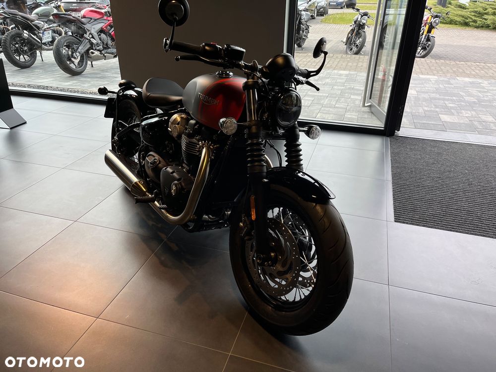 Triumph Bonneville Bobber - 21
