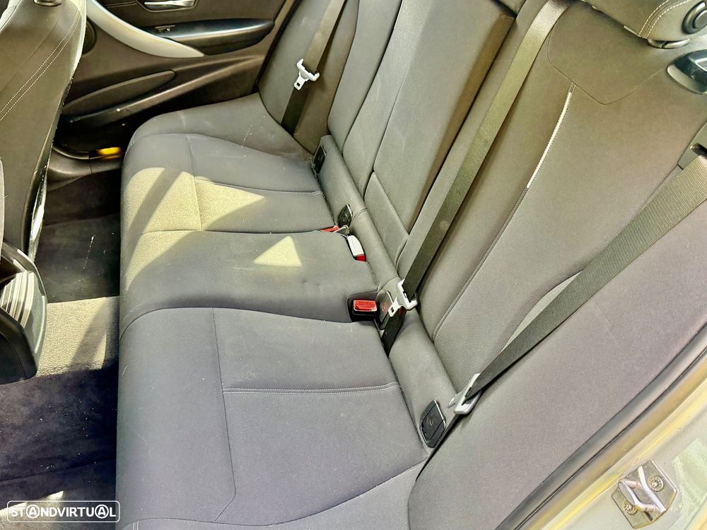 BMW 320 d Auto Pack M - 10