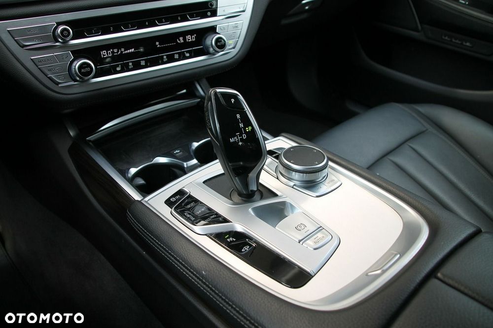 BMW Seria 7 730d xDrive sport - 22