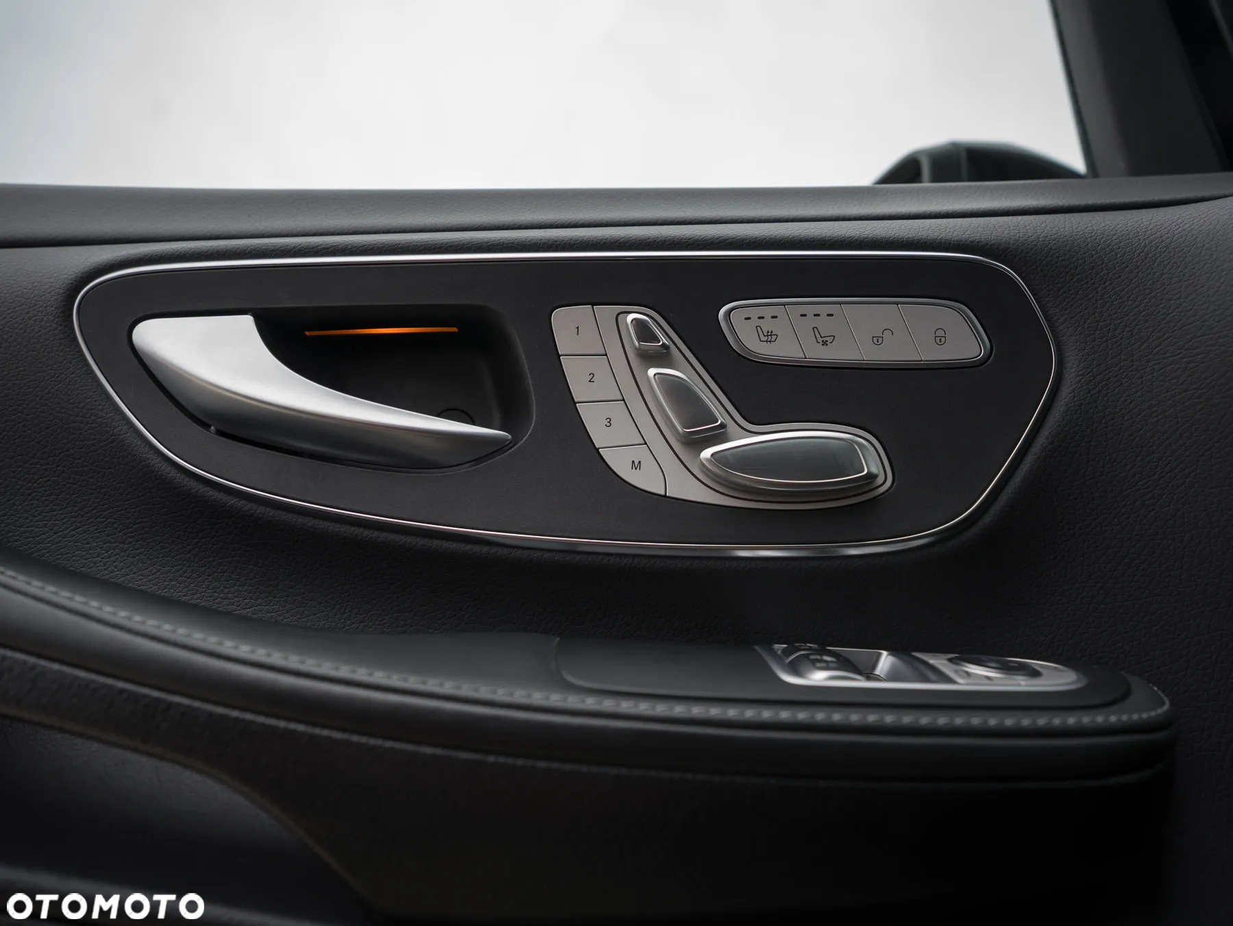 Mercedes-Benz Klasa V 300 d 4-Matic Exclusive 9G-Tronic (d³ugi) - 19