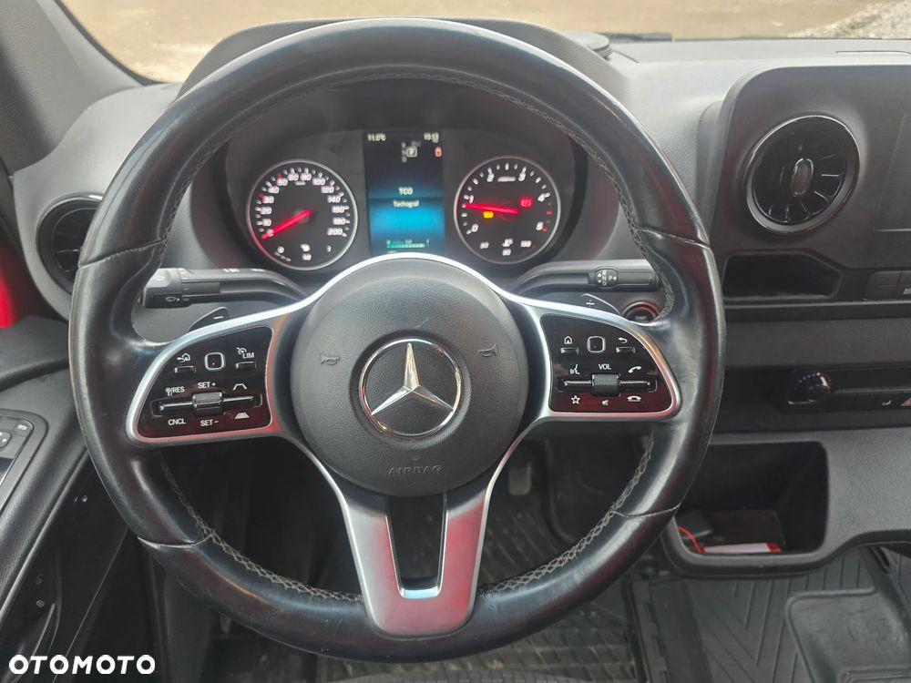 Mercedes-Benz Sprinter 907 - 14