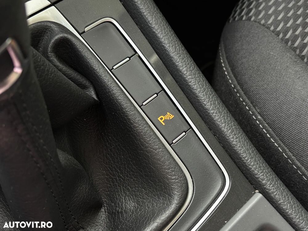 Volkswagen Golf 1.6 TDI Comfortline - 26