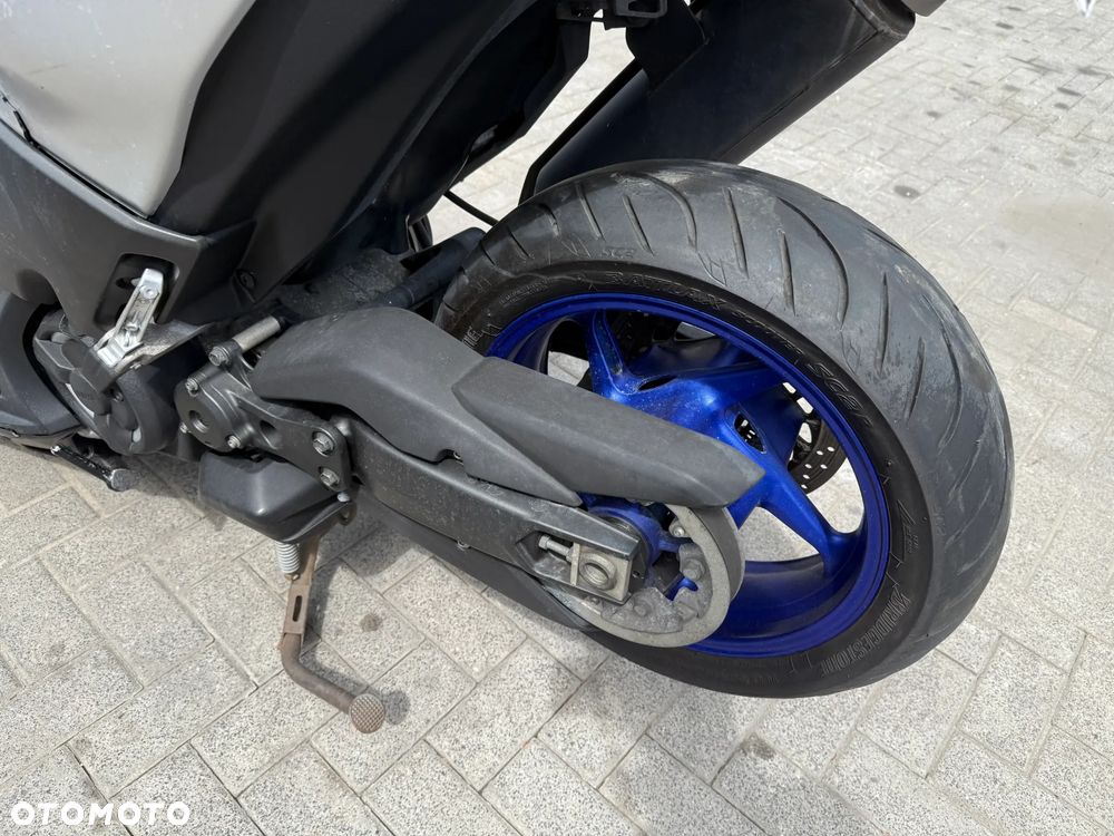 Yamaha Tmax - 10