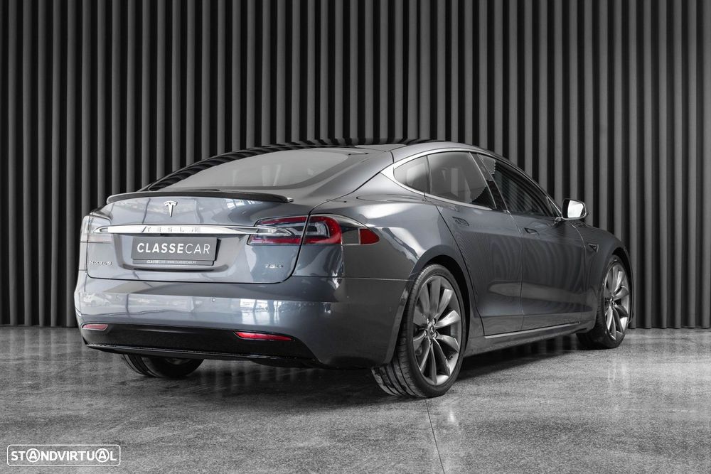 Tesla Model S - 4