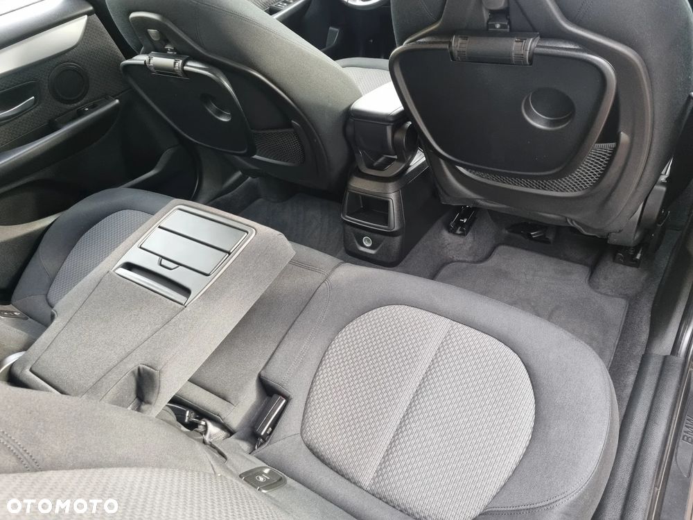 BMW Seria 2 216d Sport Line - 32