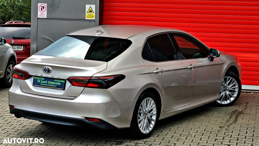 Toyota Camry 2.5 Hybrid Business - 27