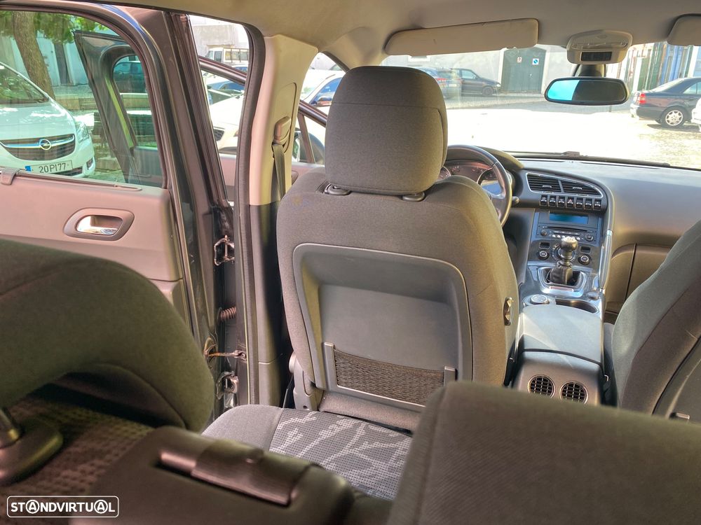 Peugeot 3008 1.6 HDi Active - 32