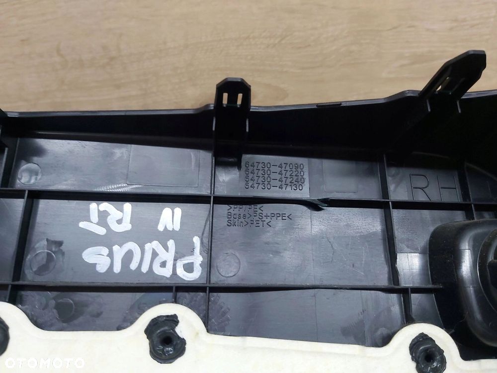 Toyota Prius IV xw50 boczek bagażnika prawy tył 64730-47190 - 3