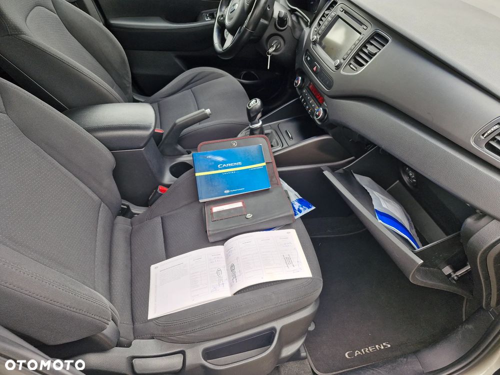 Kia Carens - 29