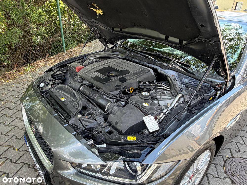 Jaguar XE 2.0 D Portfolio - 15