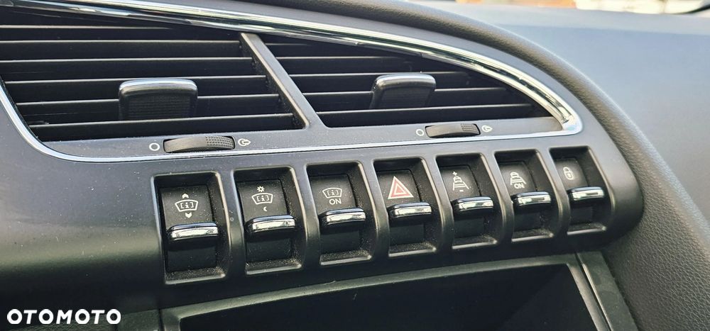 Peugeot 3008 1.6 HDi Premium - 24