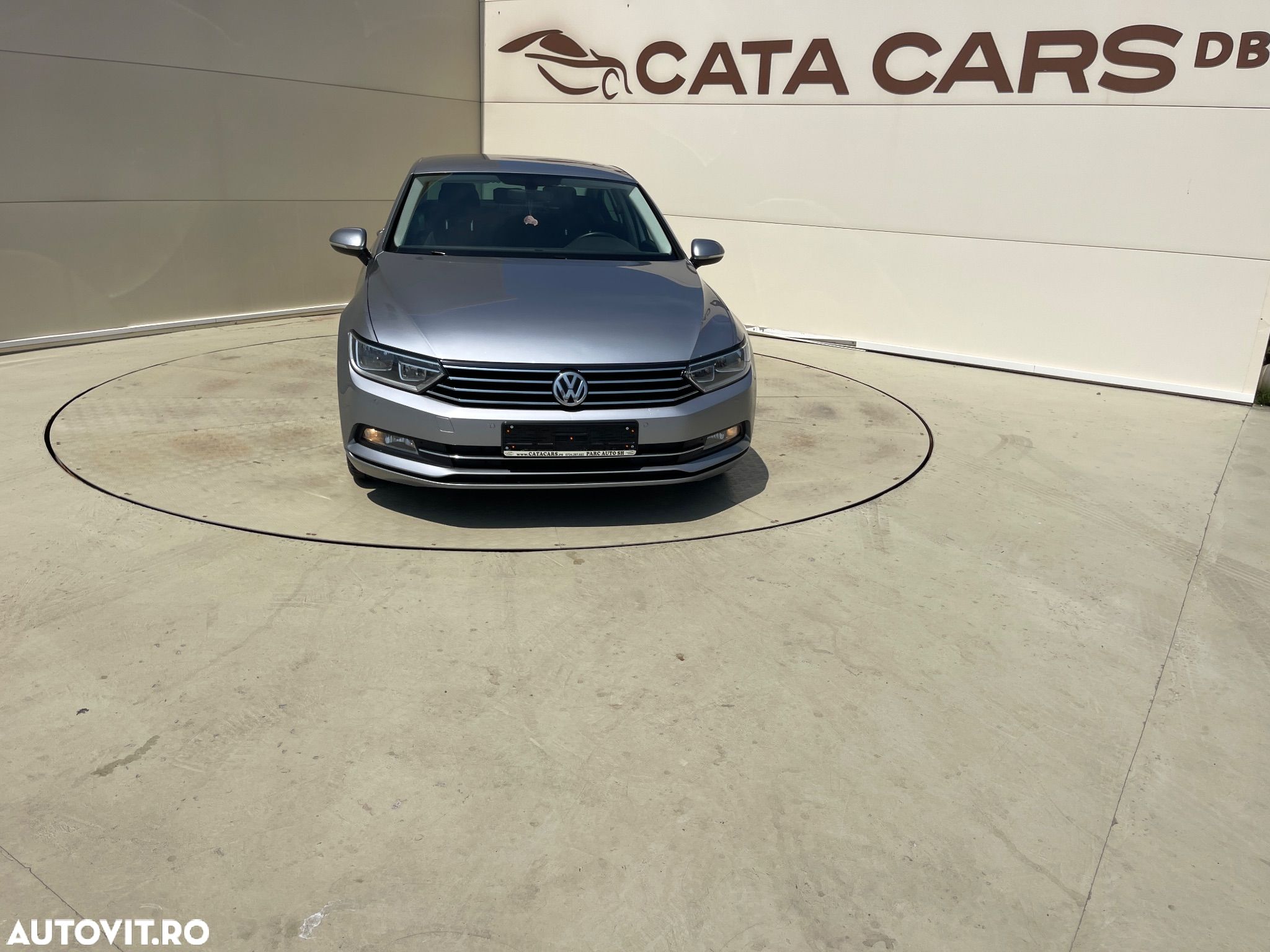 Volkswagen Passat - 1