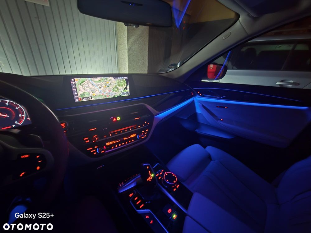 BMW Seria 5 520d Luxury Line sport - 12