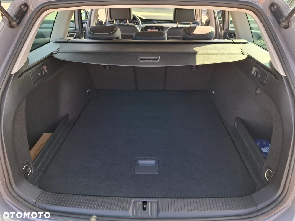 Volkswagen Passat Variant 1.5 TSI EVO Elegance DSG - 35