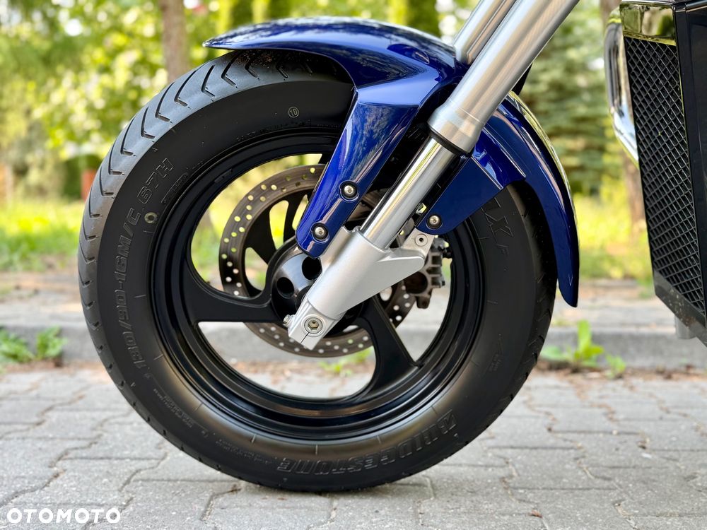 Suzuki Intruder - 17