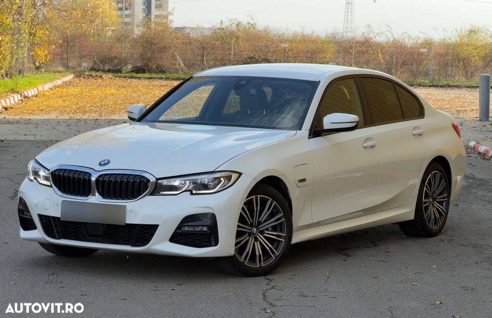 BMW Seria 3 330e Aut. M Sport - 25