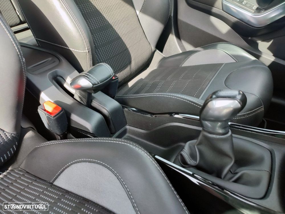 Peugeot 2008 1.2 PureTech Style - 43