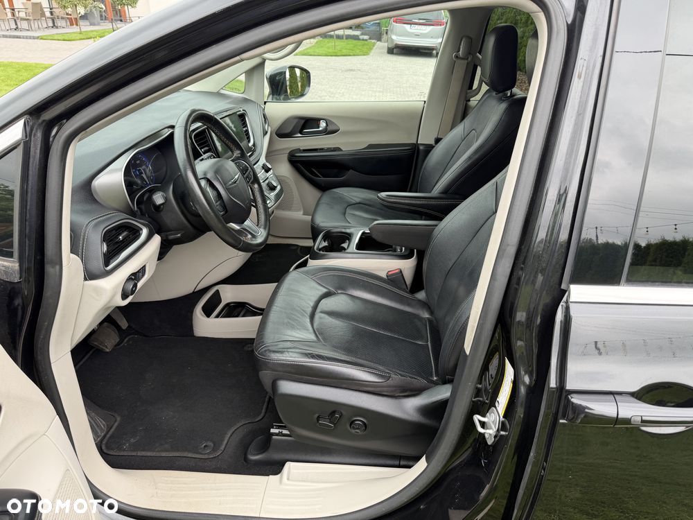 Chrysler Pacifica - 14