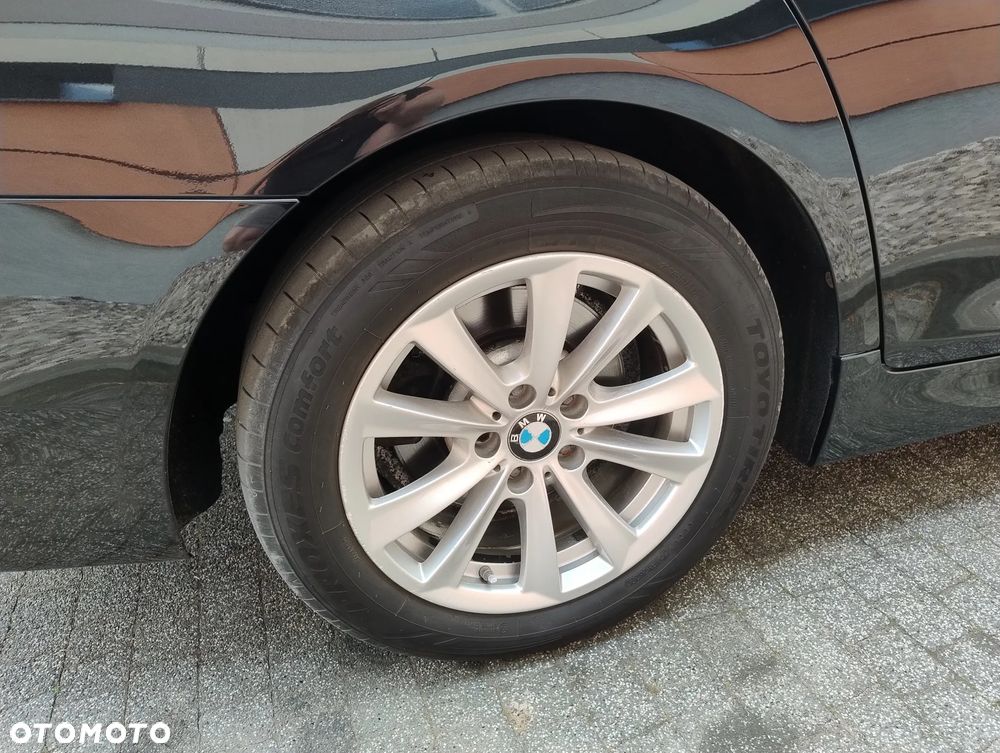 BMW Seria 5 518d - 38