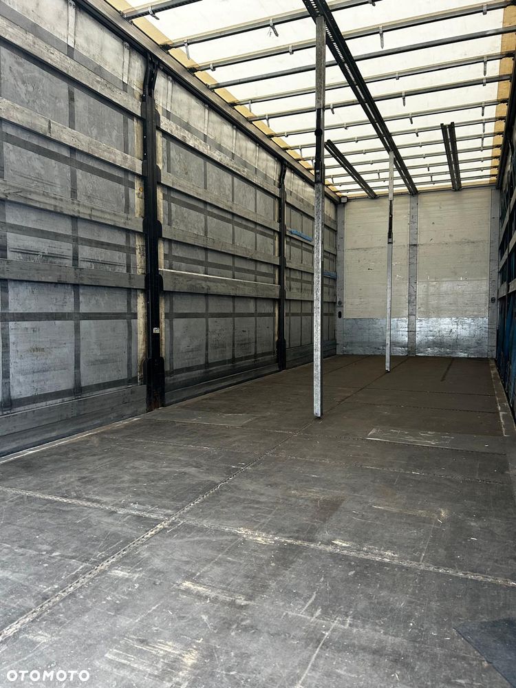 Mercedes-Benz 1832 - 12