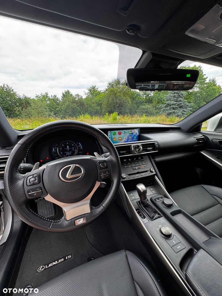 Lexus IS 200t / 300 F Sport - 17