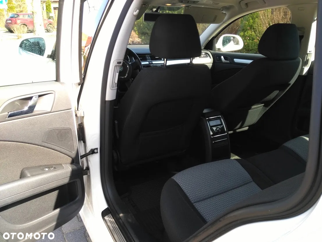 Skoda Superb 1.8 TSI Ambition DSG - 11